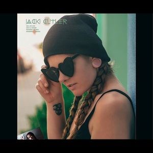 Meet your posher, Jacki✨